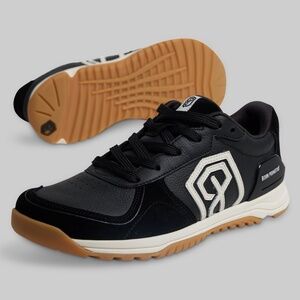 Born Primitive Men's Savage 1 Classic (Black/Gum) Size 10.510.5